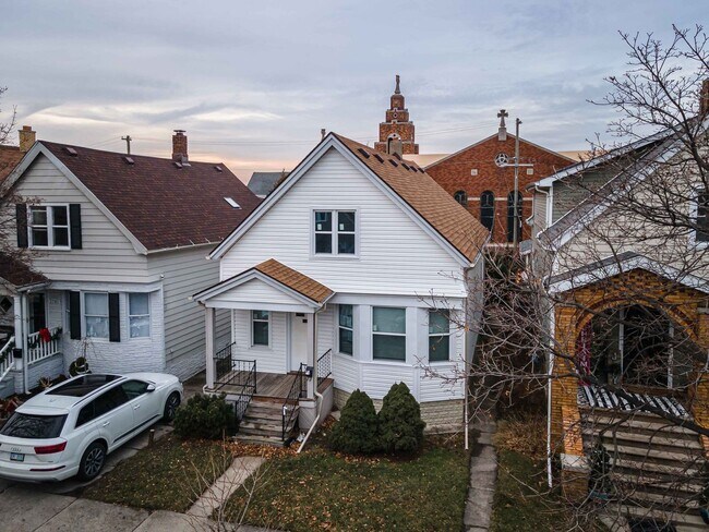 Foto del edificio - $1300 - Spacious Hamtramck home