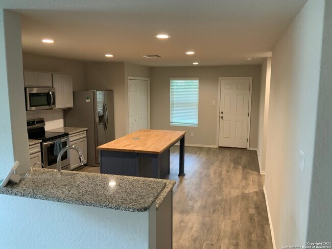 Foto del edificio - 5823 Machaela Trace