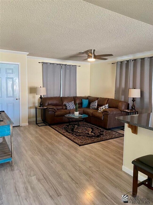 Building Photo - Furnished 3 bed/2bath HOME
