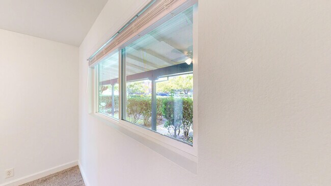 Foto del edificio - 15415 Marty Dr