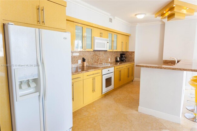 Foto del edificio - 17555 Atlantic Blvd