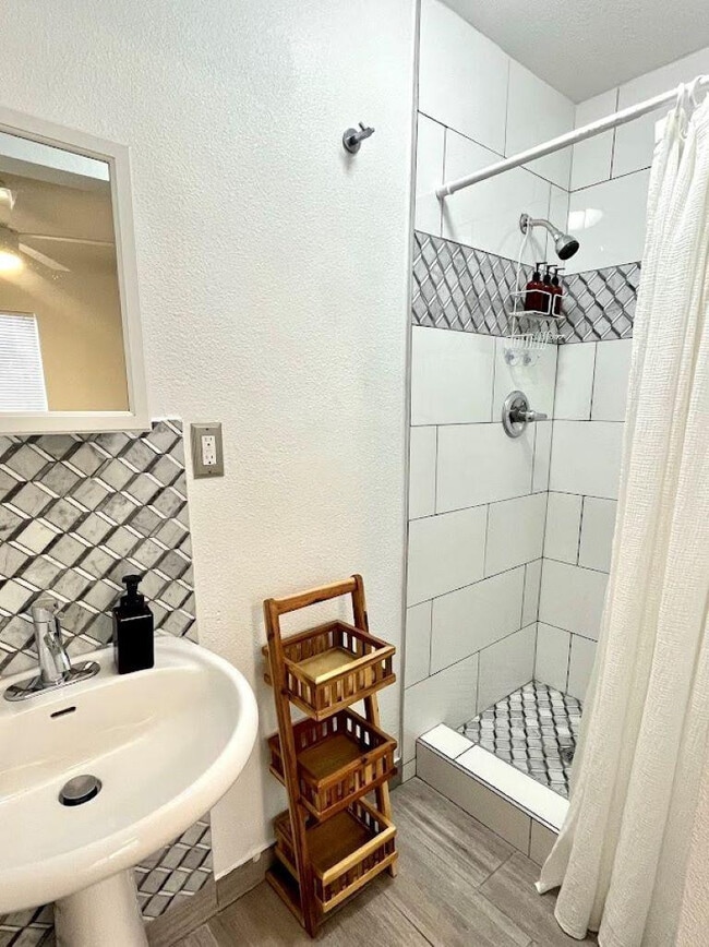 Building Photo - 1632 E Harvard St