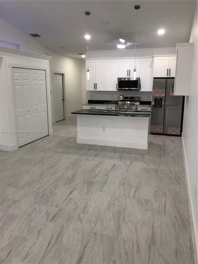 Foto del edificio - 4574 Golfview Blvd