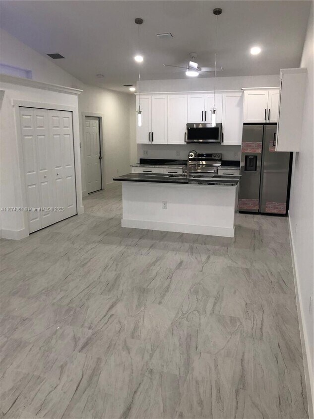 Building Photo - 4574 Golfview Blvd