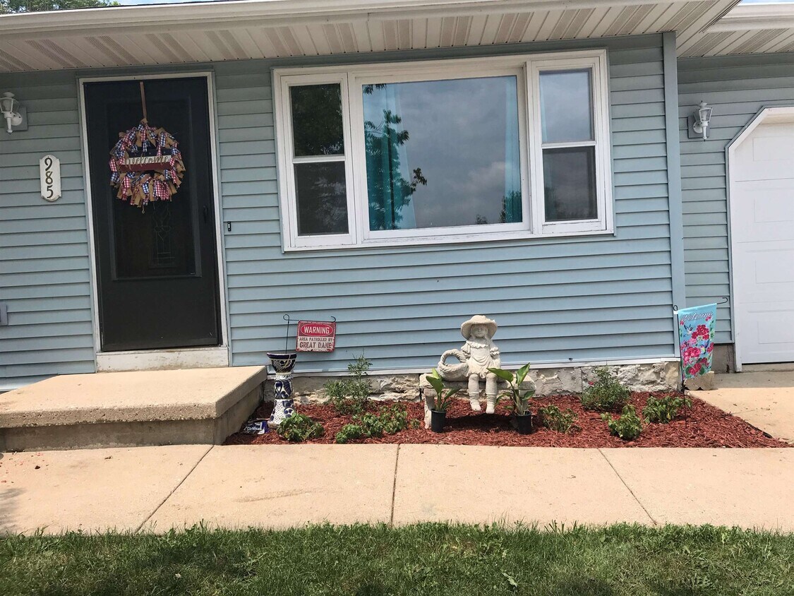 Foto principal - 985 Lum Ave