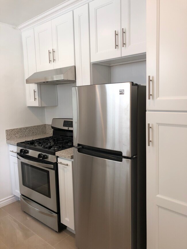 Building Photo - 3310 Barham Blvd