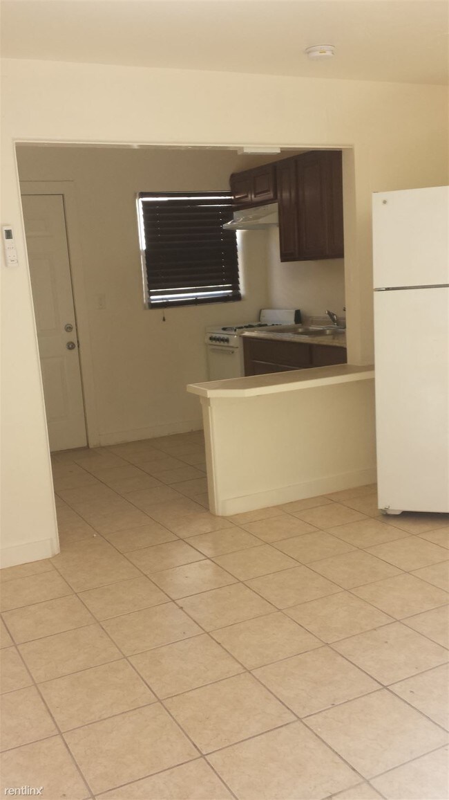 Building Photo - 1 br, 1 bath  - 408 N Stuart Blvd B