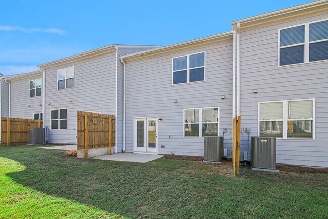 Building Photo - Fantastic 3bd/2ba home! Let yourself in!