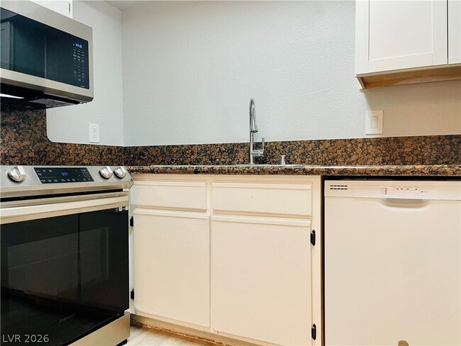 Building Photo - 3151 N Soaring Gulls Dr