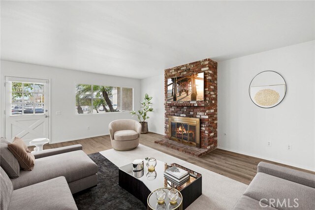 Foto del edificio - 375 Woodland Pl