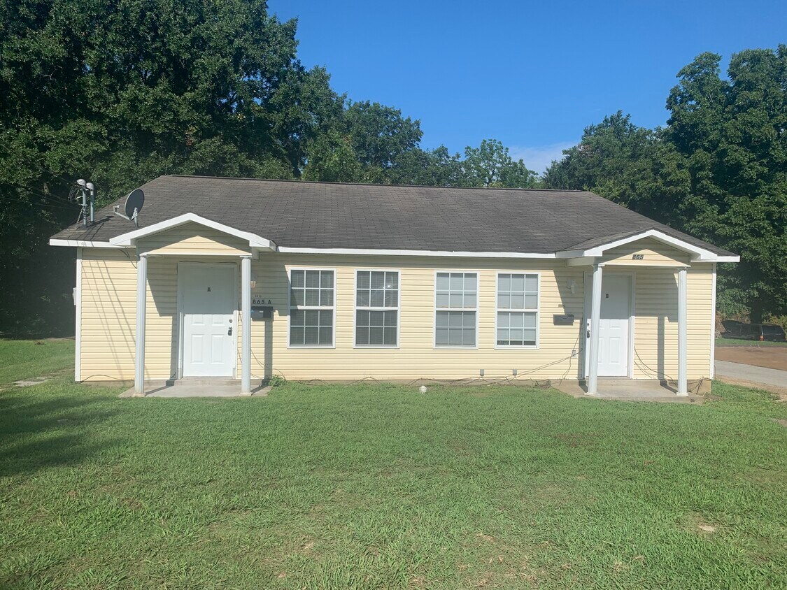 865 N Royal St, Jackson, TN 38301