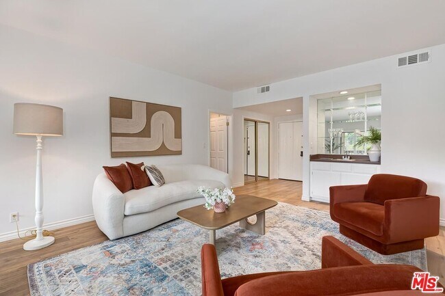 Foto del edificio - 5625 Cambridge Way