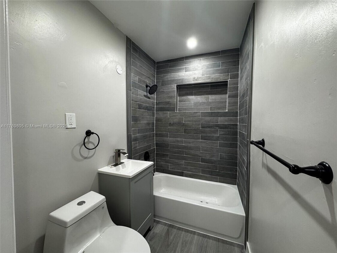 Primary Photo - 2377 NW 35th St