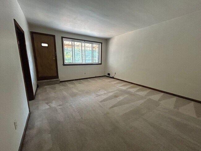 Foto del edificio - Fantastic 2 BR Apartment in South Oakland on Bates Street! CALL NOW!