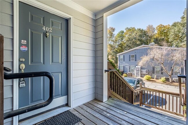 Foto del edificio - 402 Madison Ln S E