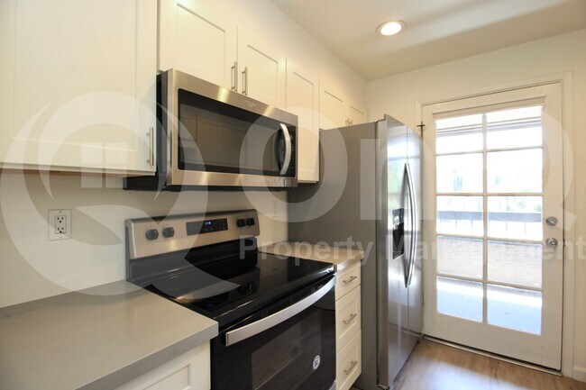 Building Photo - 5998 N 78th St