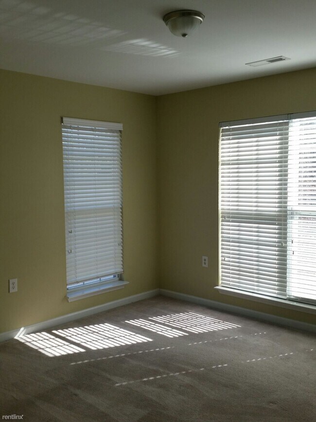 Building Photo - 2 br, 2.5 bath House - 5234 Hilltop Rd Uni...