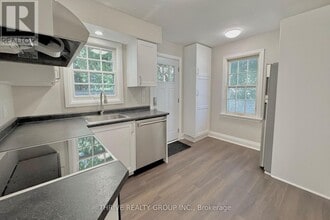 Building Photo - 165 Oxford St W