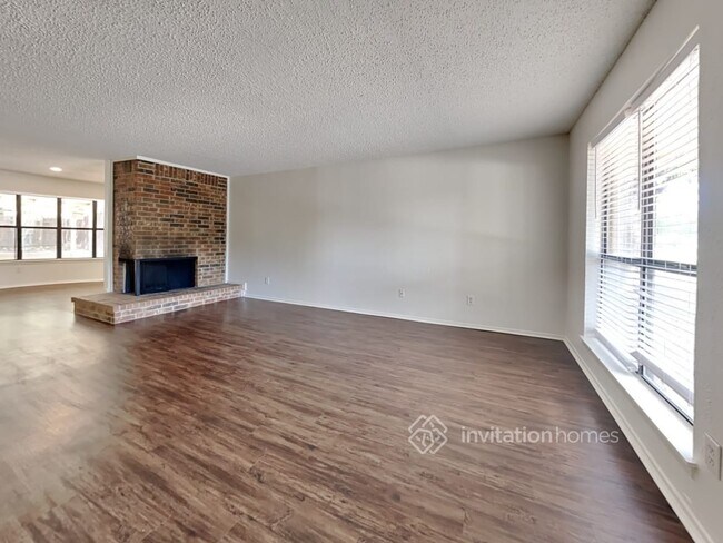 Building Photo - 717 Holly Oak Dr