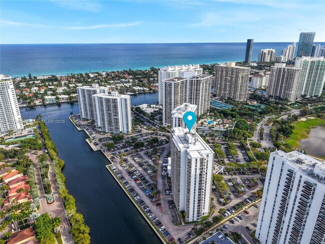Foto del edificio - 3701 N Country Club Dr