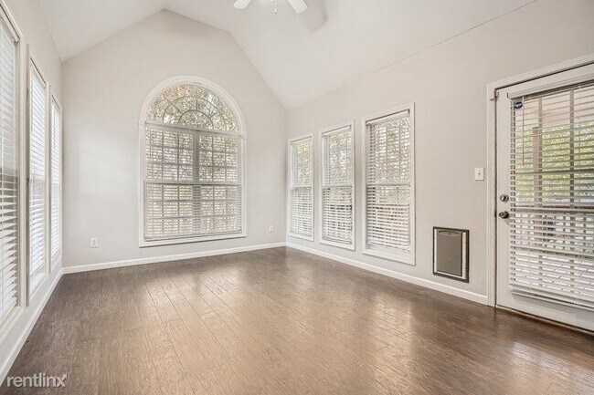 Building Photo - 4 br, 2 bath House - 132 Avondale Circle UNIT