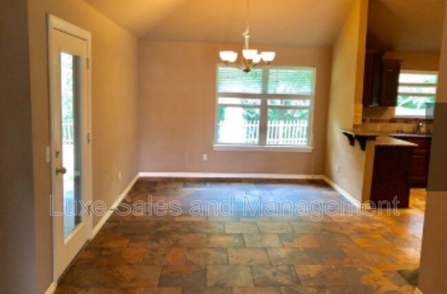 Building Photo - 2222 Brook Dr