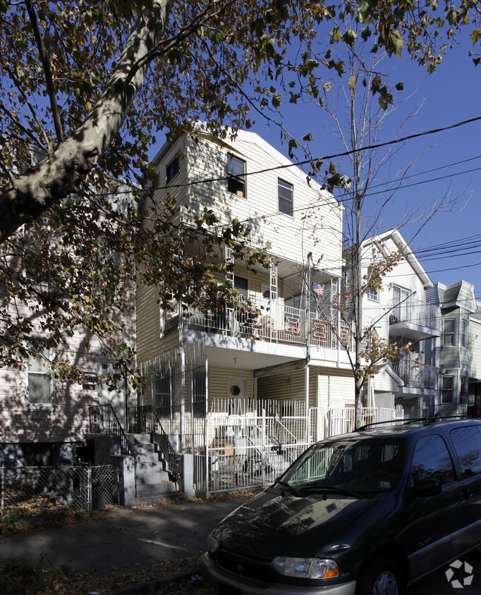 Building Photo - 300 Duncan Ave