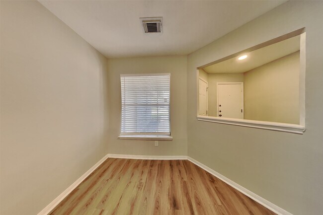 Foto del edificio - 4935 Pecan Grove Dr