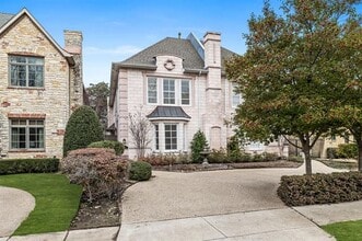 Building Photo - 4318 University Blvd