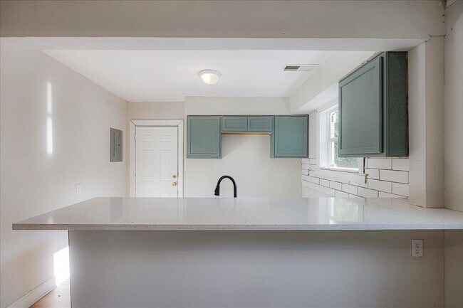 Foto del edificio - 2694 Kimball Ave
