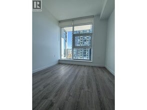 Building Photo - 680 Quayside Dr