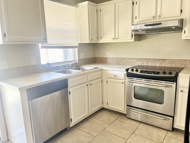 Foto del edificio - 2054 Birch Ridge Ave