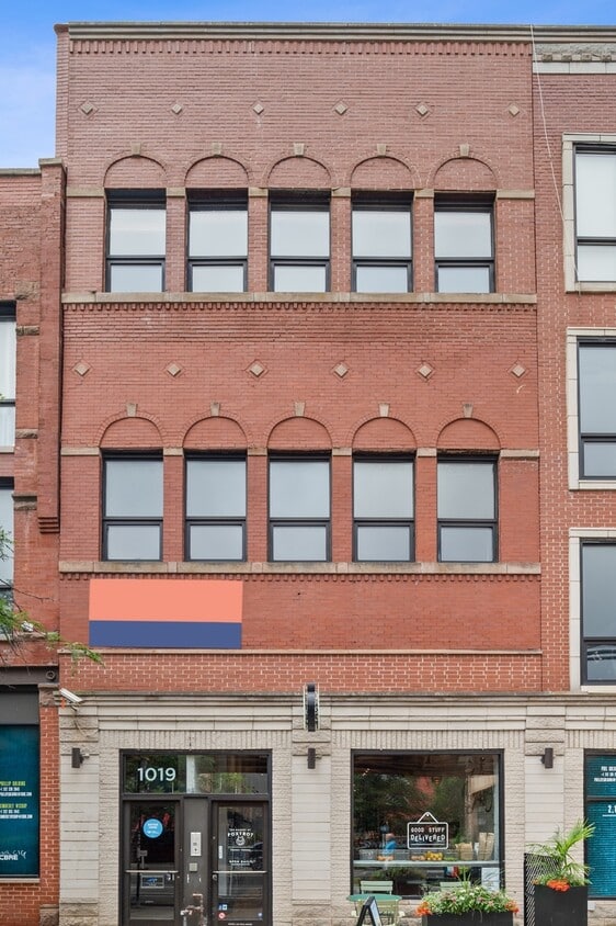 Primary Photo - 1019 W Lake St