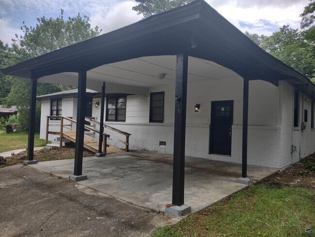 Foto del edificio - 6422 Gibson Rd