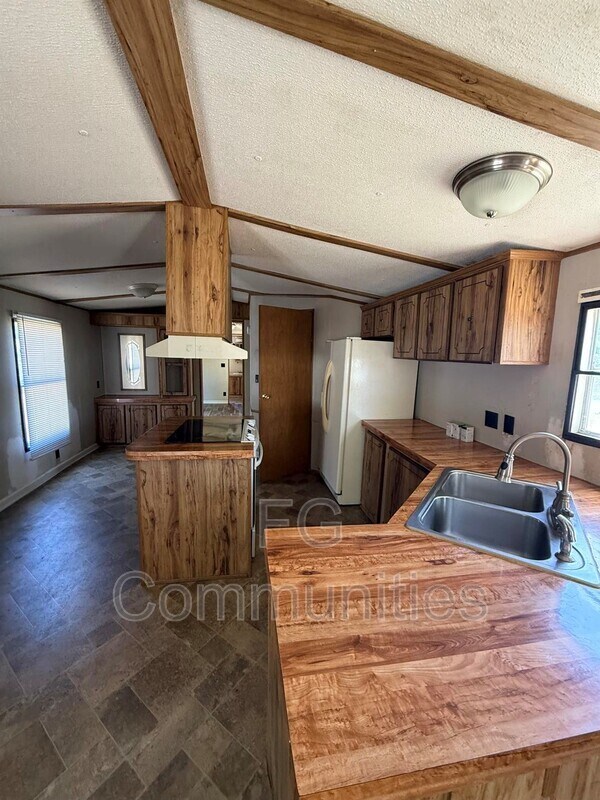 Foto del edificio - 3608 Shady Acres Ln