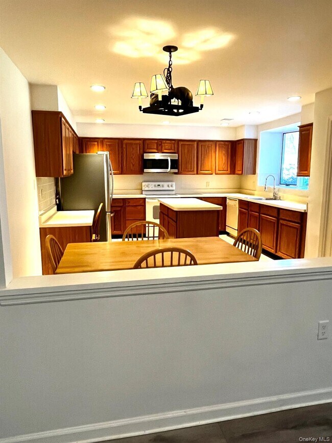 Foto del edificio - 7 Carroll Blvd