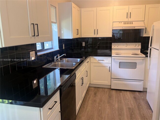 Foto del edificio - 159 NW 70th St