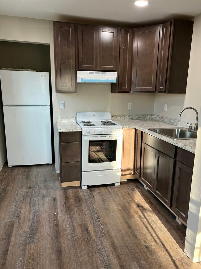 Building Photo - 119 E Elm St