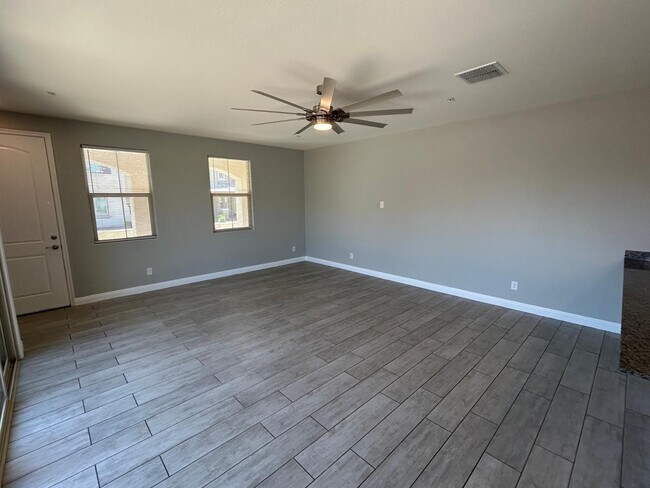 Foto del edificio - 1704 N 208th Ave