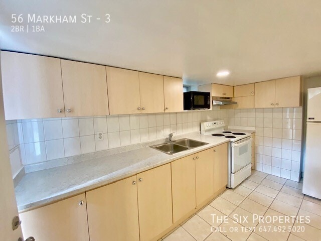 Building Photo - Two Bedroom Lower Level Apartment Near Queen West / Trinity Bellwoods