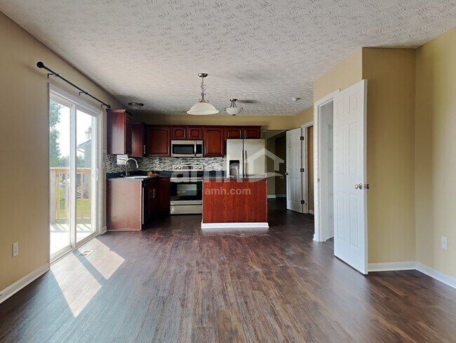 Foto del edificio - 1745 Hunters Ridge Dr