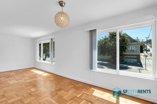 Building Photo - Silver Terrace: Updated Single Family Home...