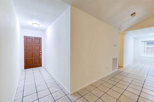 Building Photo - 2215 Squire Dobbins Dr
