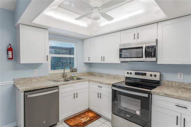Foto del edificio - 332 Iowa Woods Cir W