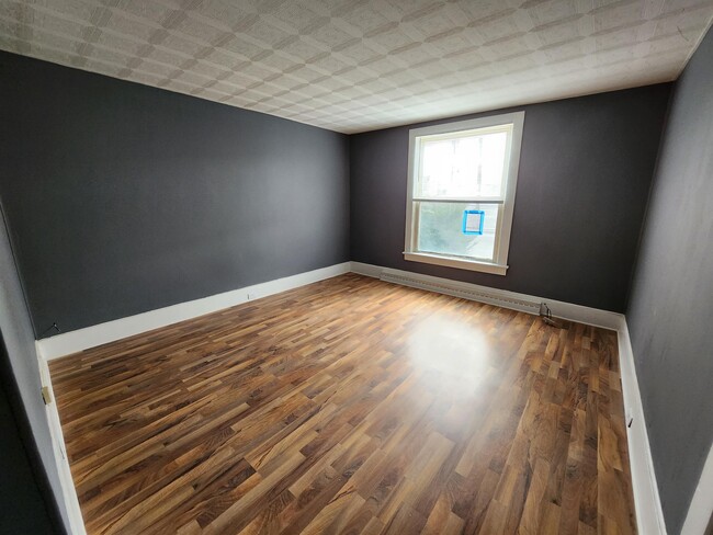 Building Photo - 420 3rd St