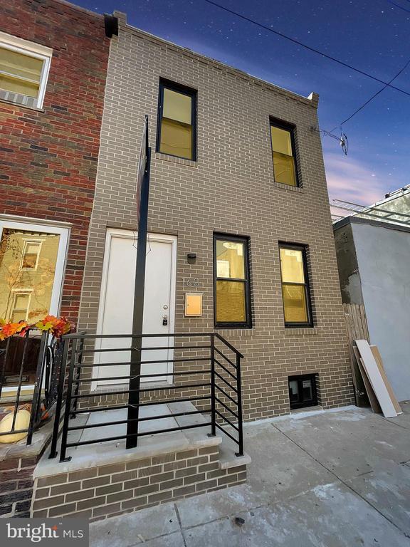 Primary Photo - 160 McClellan St