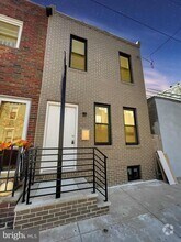 Building Photo - 160 McClellan St