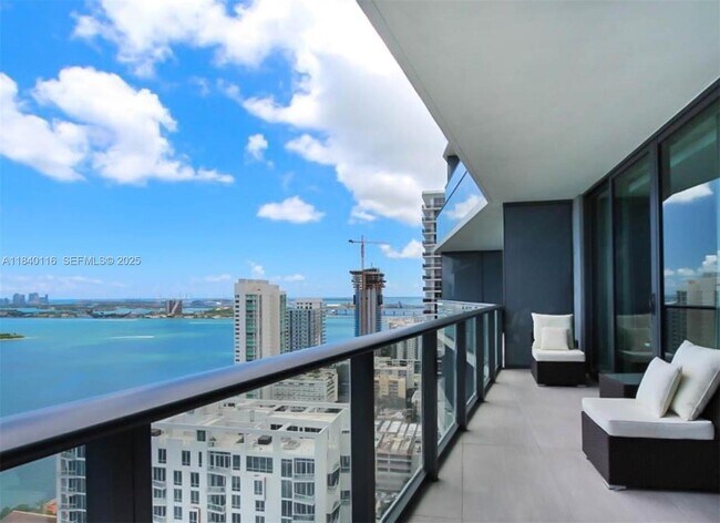 Foto del edificio - 460 NE 28th St