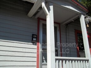 Building Photo - 157-154 Monroe St