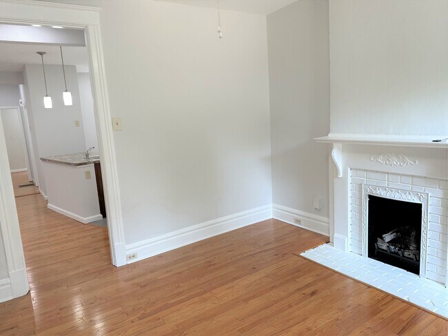 Foto del edificio - 4275 Russell Blvd